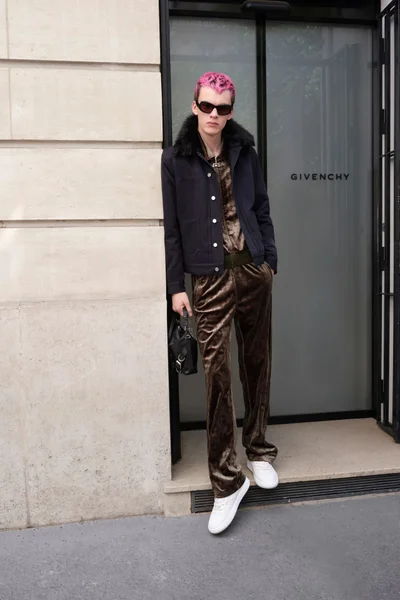 Look 16